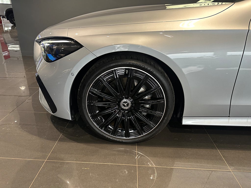 Mercedes-Benz CLE 300 4MATIC Coupé AMG Premium Värmare Glastak Drag - bild 12