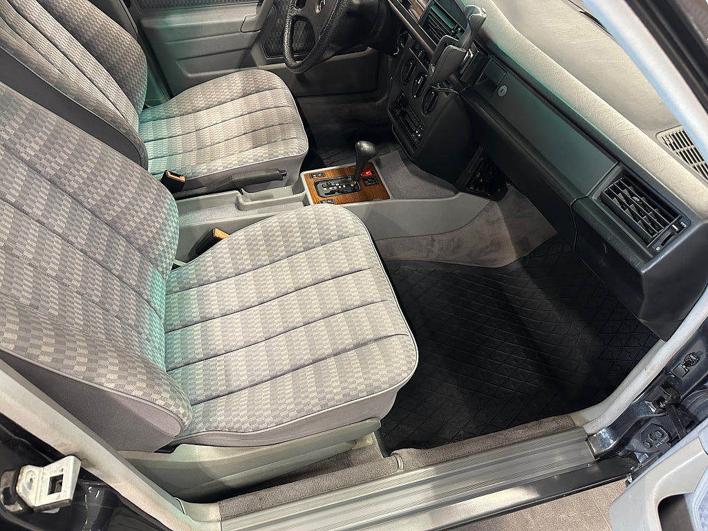 Mercedes-Benz 190 190 E 2.6 Automat Ac 160Hk 6 cylinders Fin bil thumbnail