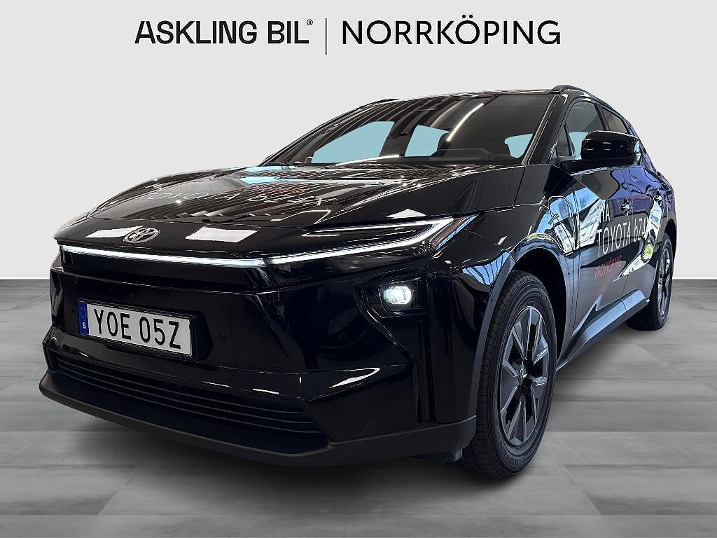 Toyota bZ4X 73.1 kWh AWD Executive 360kamera Värmare S&V-hjul 343hk