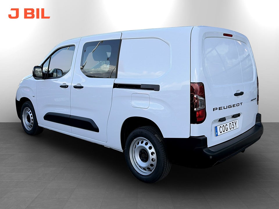 Bild på Peugeot Partner Crew Cab 130hk Aut - EDITION! SERVICE & V-HJUL INGÅR!