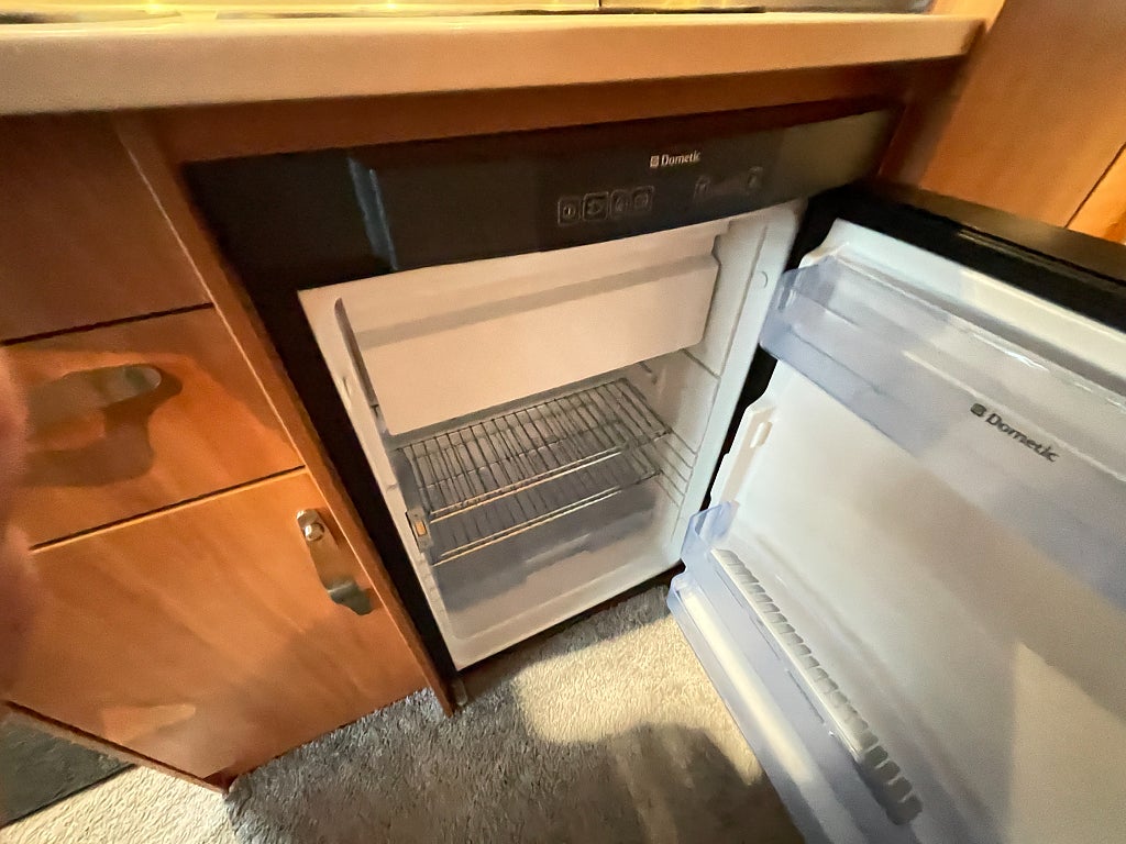 Hymer Compact 408 / Litium / B-kort / Höj och sänkbar säng /   - Hymer