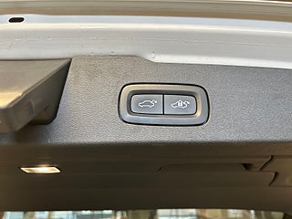 Volvo V60 Recharge T6 AWD Automat R-Design Drag/Värmare/S&V-Däck – bild 21