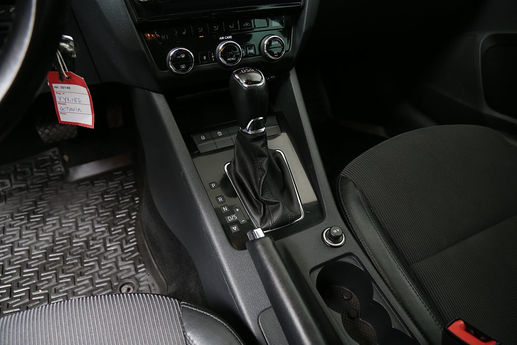 Skoda Octavia 1,4 TSI 150hk Style DSG Kombi Premiumpkt Webasto Drag 2018