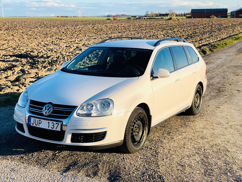 Volkswagen Golf 1.6  1042Kr Årsskatt   14000Mil