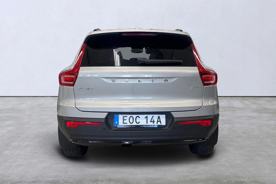 Volvo XC40 B3 FWD Bensin Plus Dark 2025, photo 5/10