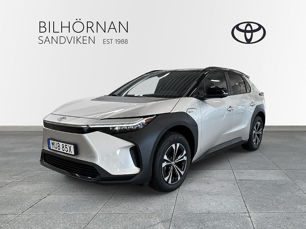 Toyota bZ4X AWD Style Edition Panorama Bitone Vinterhjul...