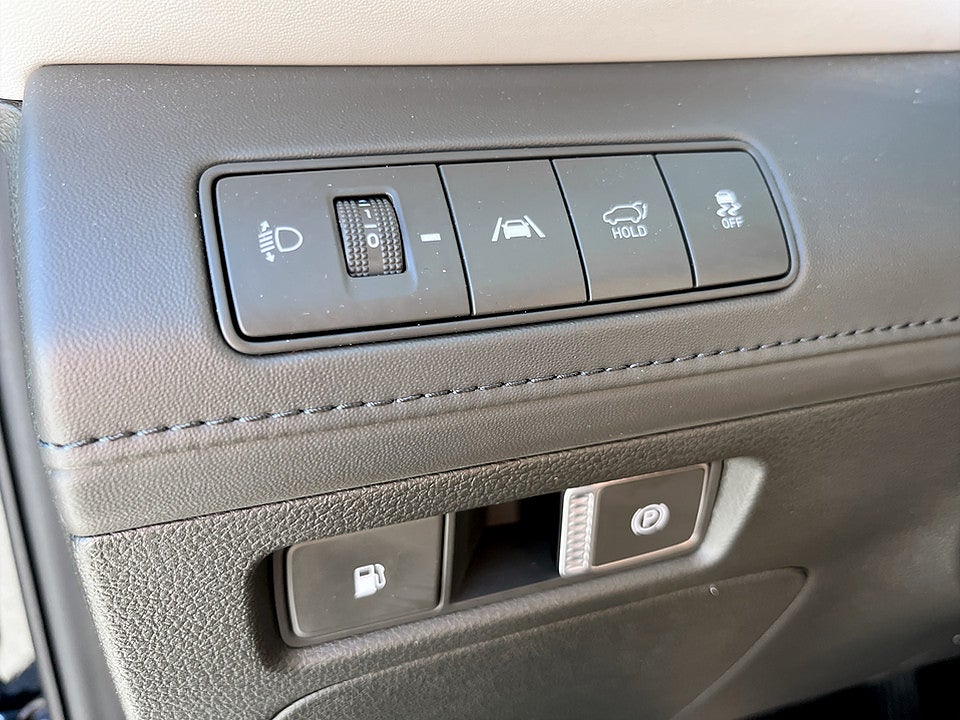 Bild på Hyundai Santa Fe PHEV Advanced 265hk Aut 4WD 7-SITS SKINNKLÄDSEL PANO