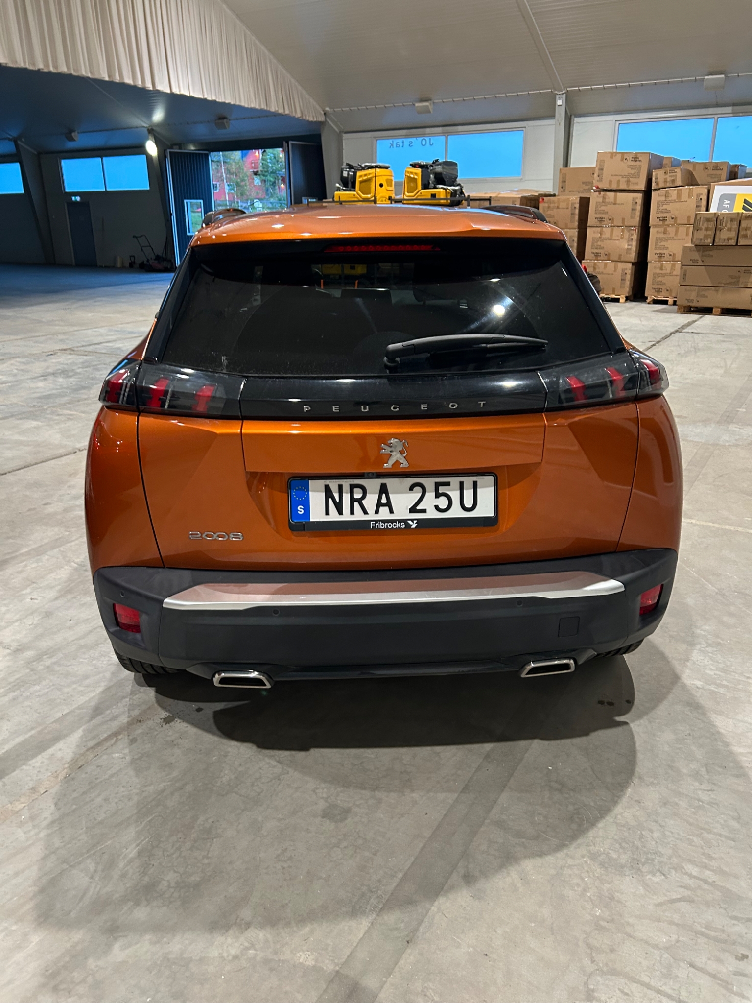 Peugeot 2008 1.2 PureTech 130 Automat 2023, bild 3/37