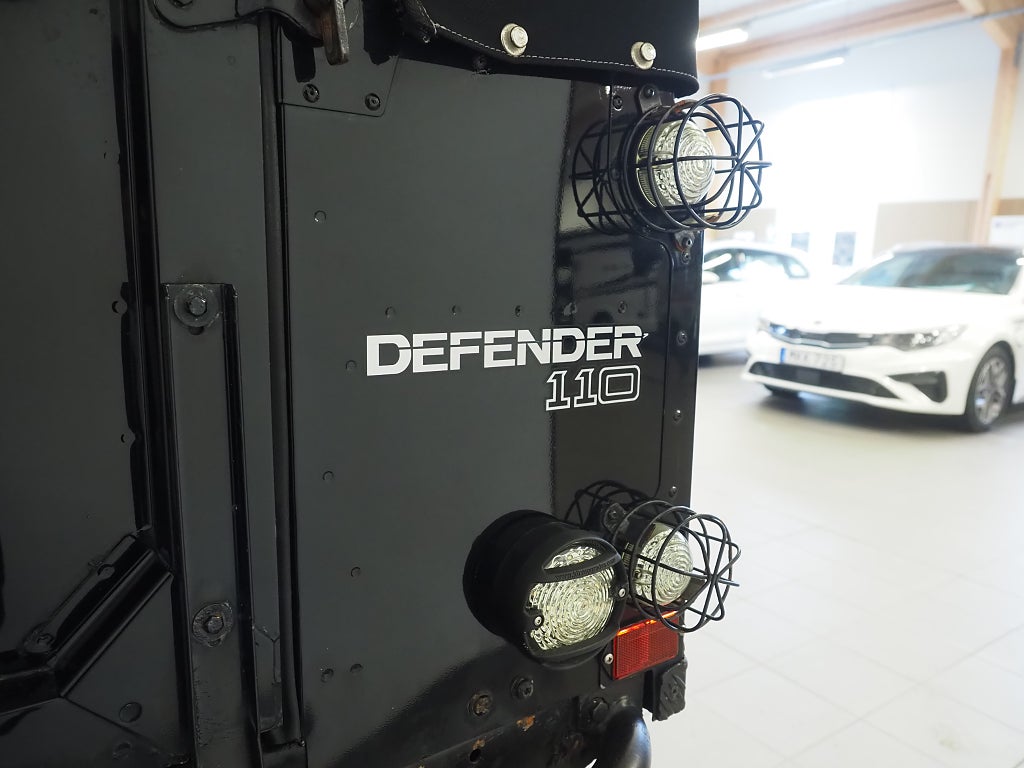 Land Rover Defender 110 4x4 TD5 Black Edition Snorkel Extraljus Drag Pick-U 2002