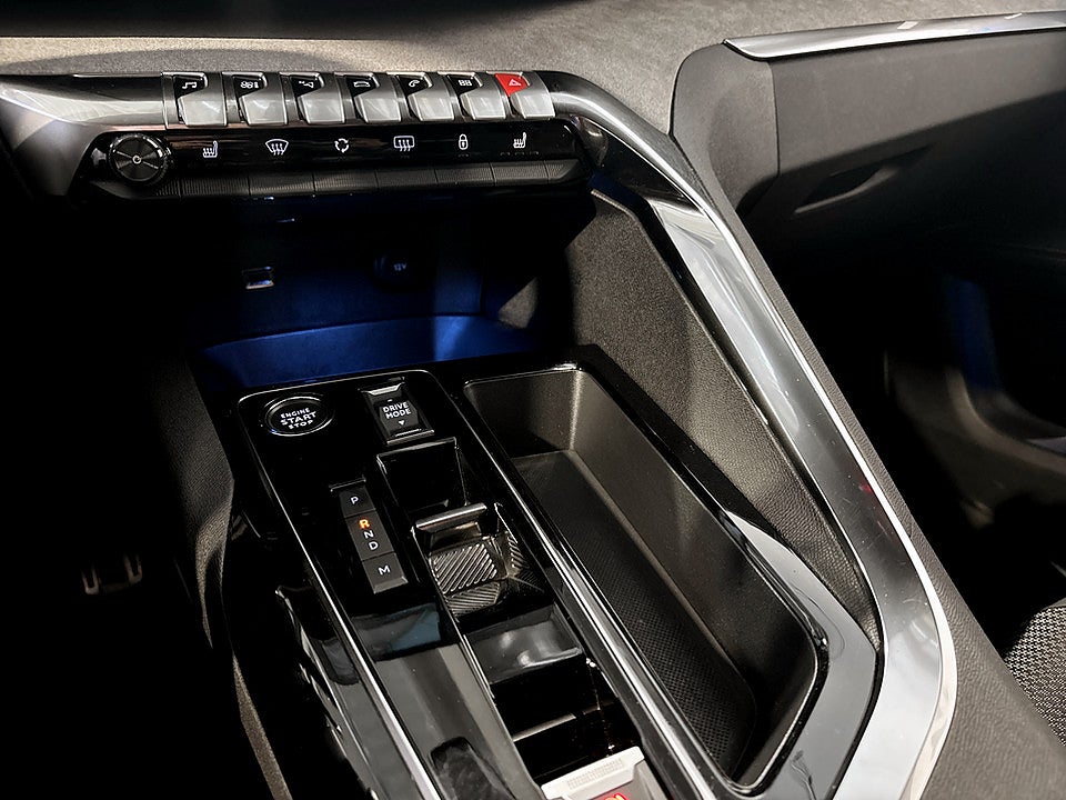 Bild på Peugeot 5008 GT 1.2 PT 130hk Aut 7-SITS B-KAMERA CARPLAY