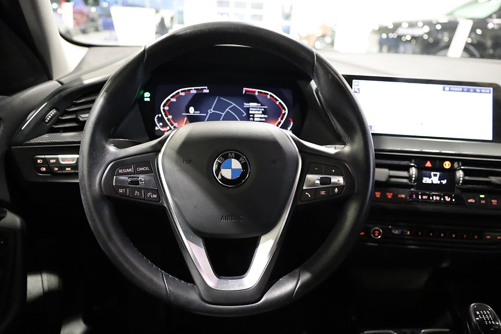 BMW 118I Sport line Navi PDC CarPlay Leasbar 2022