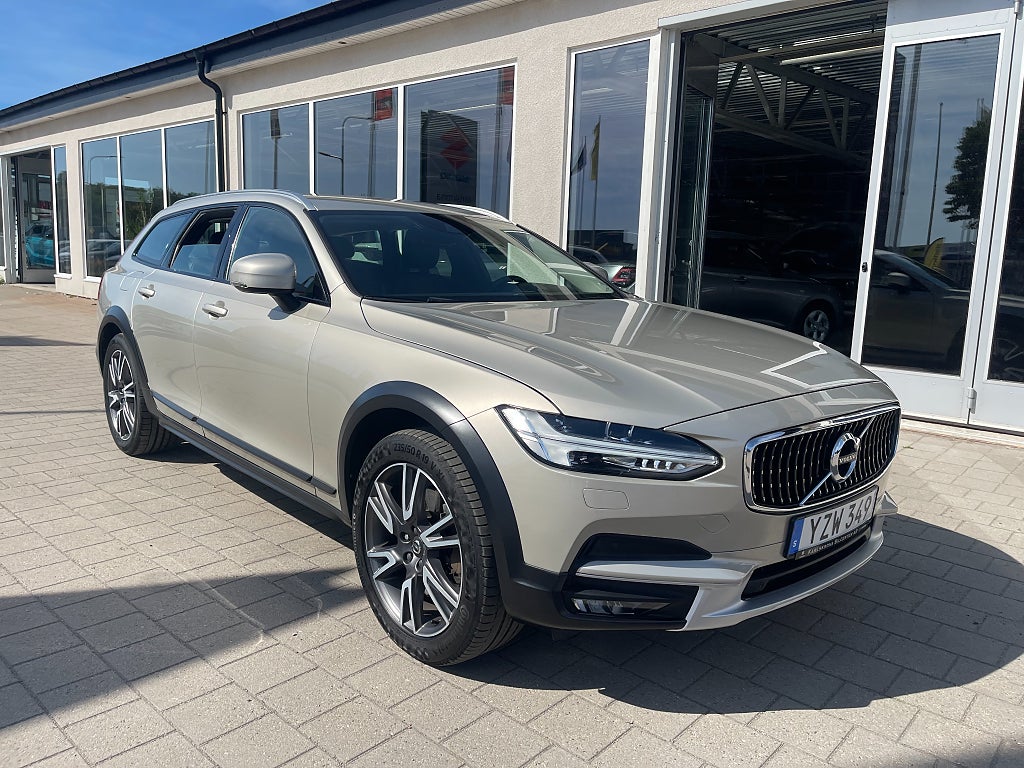 Volvo V90 Cross Country D4 AWD Pro 190 hk Välutrustad