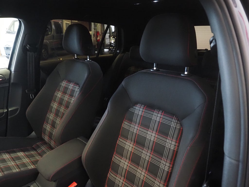 Volkswagen Golf GTI Performance 2.0 245hk DSG M-Värm Kamera Sportavgas 2020
