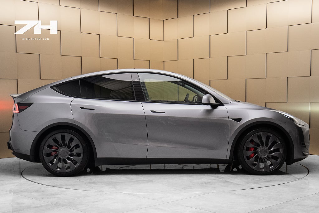 Tesla Model Y Performance / Dragkrok / Autopilot