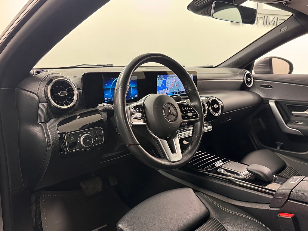Mercedes-Benz CLA 200 Coupe 7G Aut Navi Värmare Svensksåld bild 4