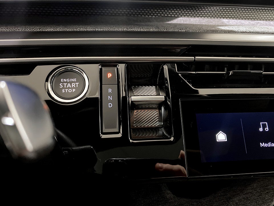 Bild på Peugeot E-3008  GT Ultimate 85kWh 224hk Aut - 360,DRAG,HIFI