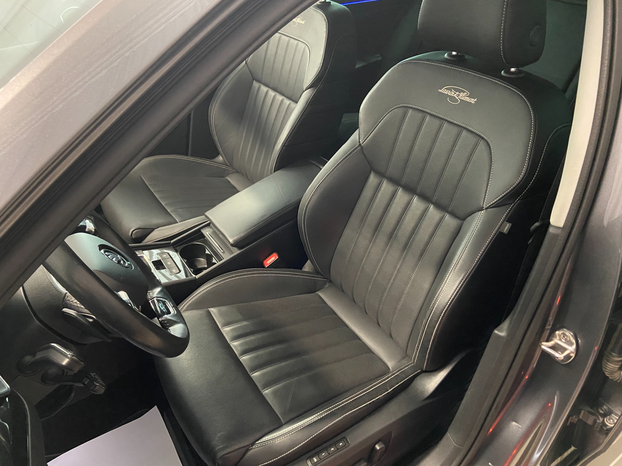 Skoda Superb 2023, bild 5/58