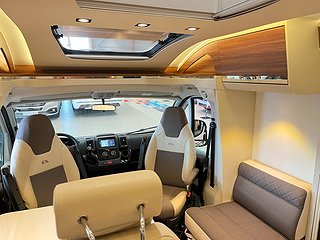Husbil-halvintegrerad Adria CORAL PLUS 670 SLT 11 av 22