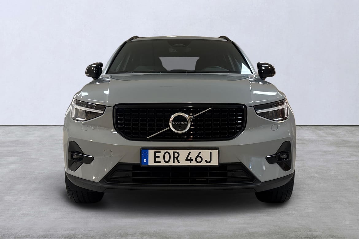 Volvo XC40 B3 FWD Bensin Plus Dark 2025, photo 7/10