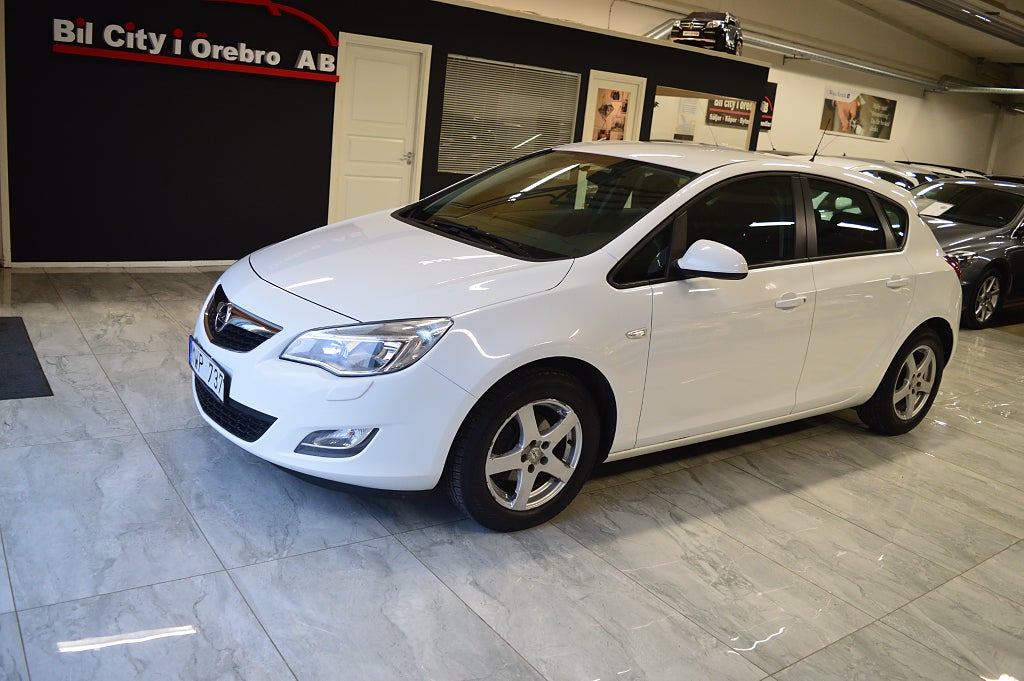 Opel Astra 1.6 (115hk) Enjoy / 2-Ägare / Låga Mil / Nyservad & Besiktad 