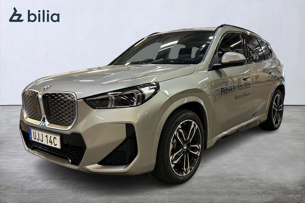 BMW iX1 xDrive30 DEMO M Sport Panorama Head-up HK 360 kamera 