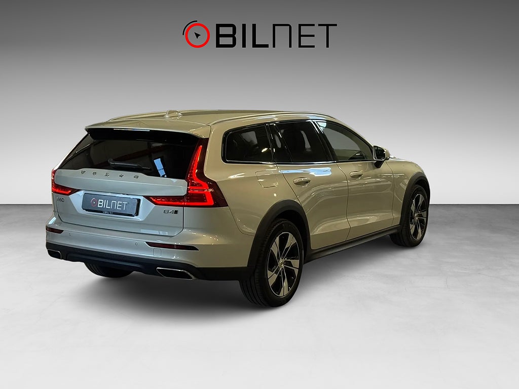 Volvo V60 Cross Country B4 AWD Aut *3,99%* Drag Kamera H/K Värmare 18"