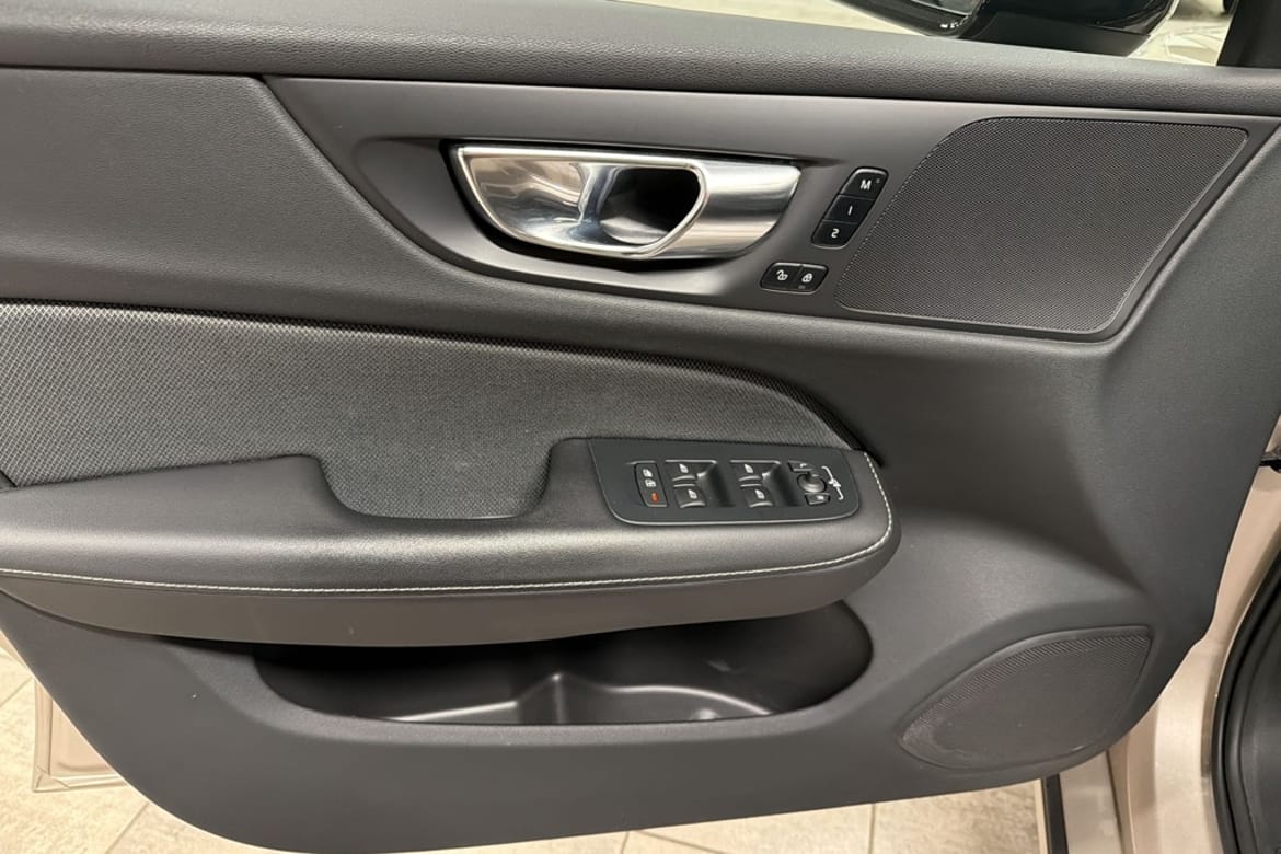 Volvo V60 B4 Diesel Plus Dark 2023, bild 7/10