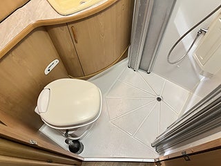 Husbil-halvintegrerad Kabe TM WF 17 av 21