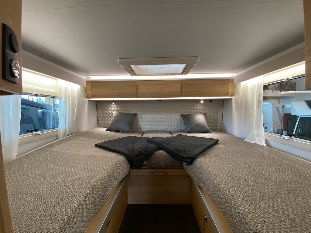 Adria Matrix Plus 670 SL / ALDE / Taksäng / 5 bältad / Auto - Adria