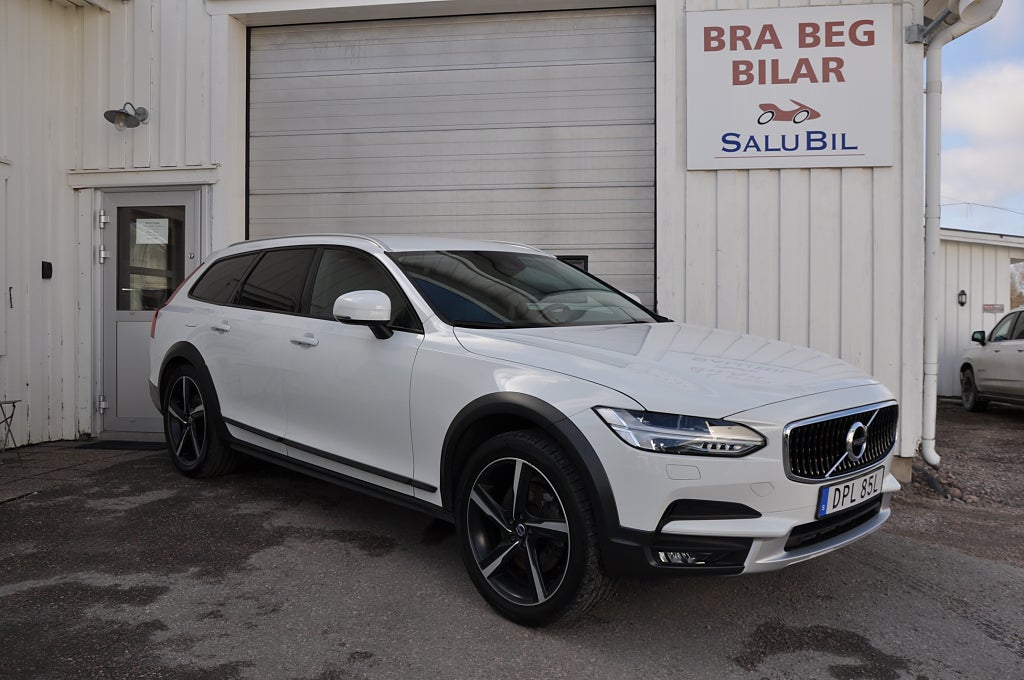 Volvo V90 Cross Country D4 AWD Momentum Nav Drag Voc Keyless 20"
