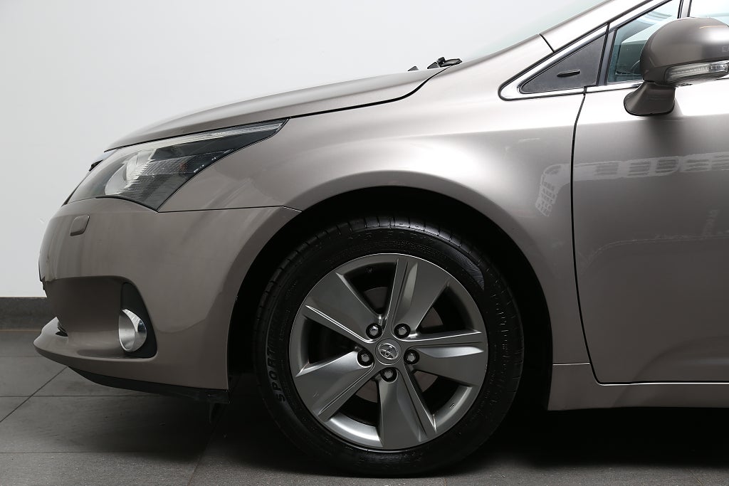 Toyota Avensis 1,8 147hk Edition 50 Kombi Navi Motorv Dragkrok 2015