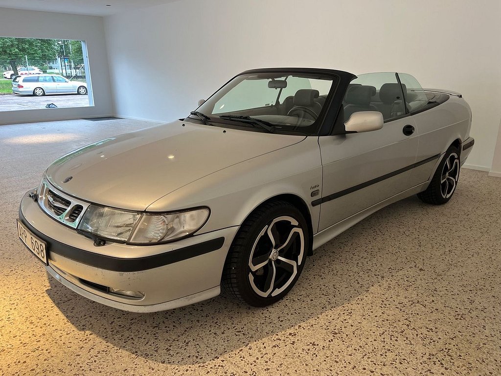 Saab 9-3 2.0t cab aero ny besiktad lågmil 