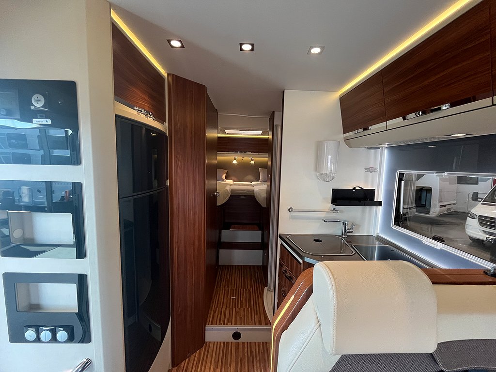 Adria Sonic Plus 700 SL / Automat 150hk / Solcell x2 / Ugn - Adria