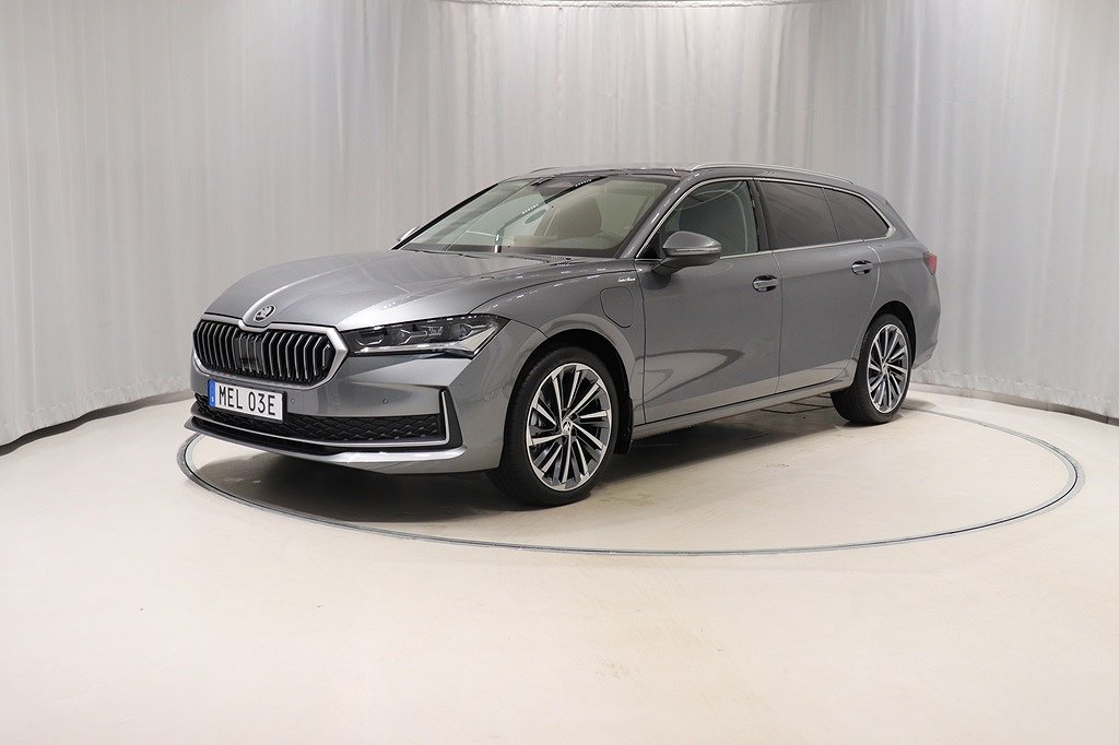 Skoda Superb Combi L&K Hybrid 204hk, Aut, Drag, Läder, Nav