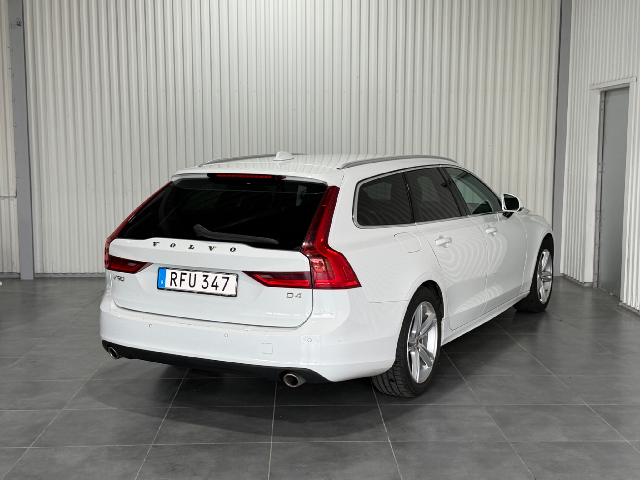 Volvo V90 D4 Momentum Euro 6 2019, photo 6/44