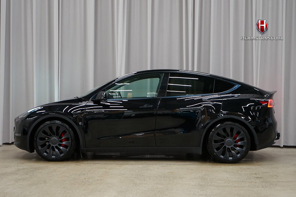 Tesla Model Y Performance 534hk Drag Pano Värmepump Rattvärme Turbin