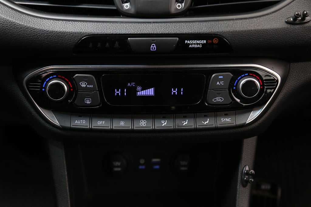 Hyundai i30 1,6 CRDi 110hk Comfort Eco Kombi 1ägare Motorv Drag 2018