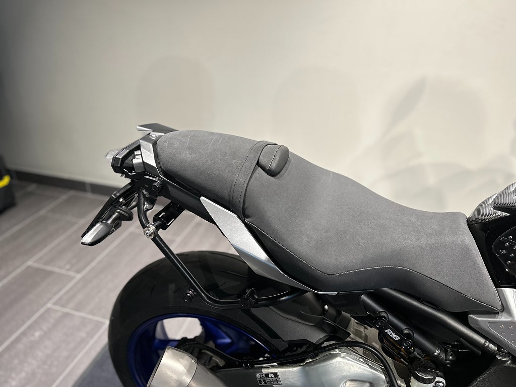 Yamaha MT-10 SP / Justerbara Fotpinnar & Regalge/ Sidoväskor / Hög ruta