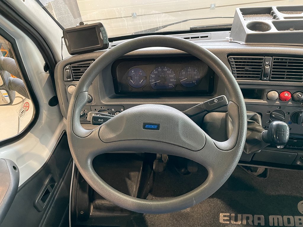 Eura Mobil 612 SB / B-körkort / 6 bältad / Under 6,5m - Eura Mobil