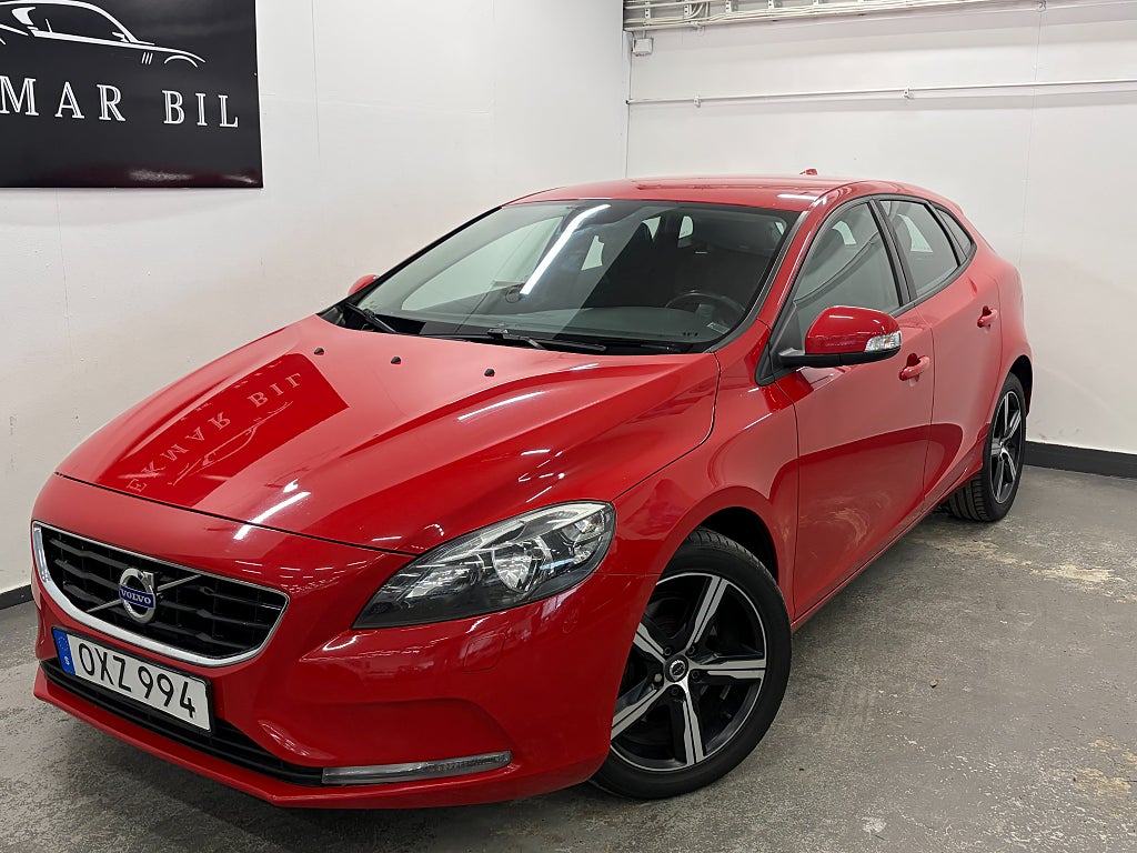 Volvo V40 D2 Kinetic|Motor-värmare|Dragkrok|Bluetooth