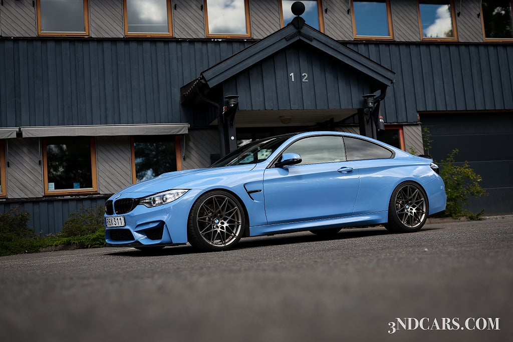 BMW M4 Coupé DCT Kolfiberpaket Steg2 Harman Kardon MM