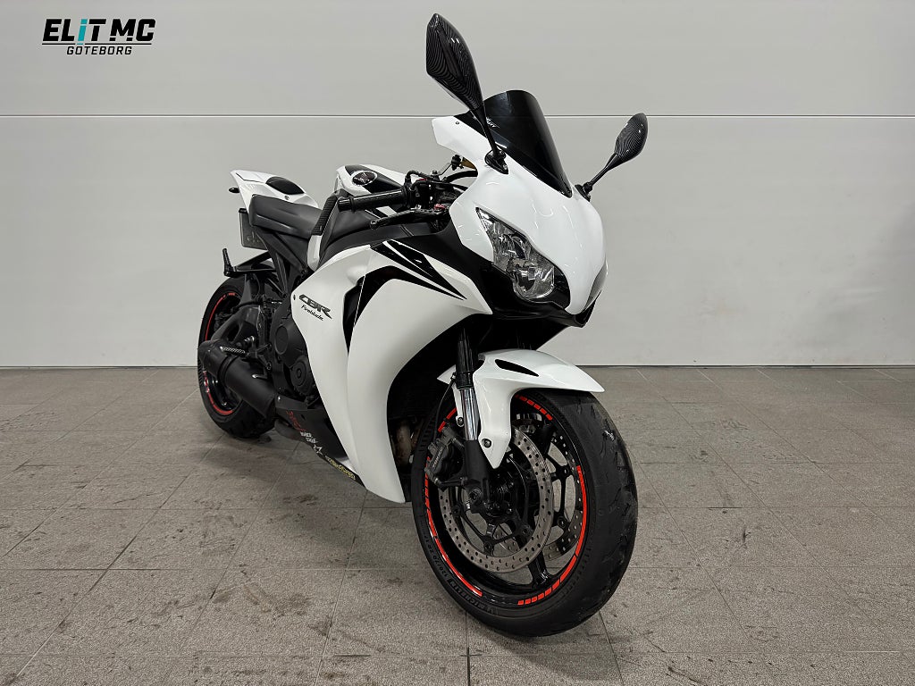 Honda Powersports CBR1000RR Helsystem Leo vince Fr. 959Kr / Månad 