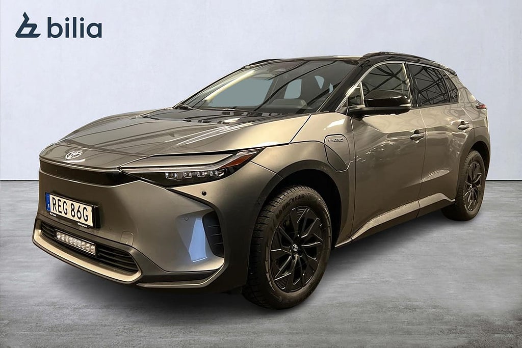 Toyota bZ4X AWD EXECUTIVE 20 ALUFÄLGAR PANORAMAGLASTAK BI-TONE VINTERHJUL LE