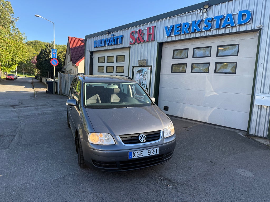 Volkswagen Touran 7-seater 2.0 FSI TipTronic Trendline Euro 4,Automat 