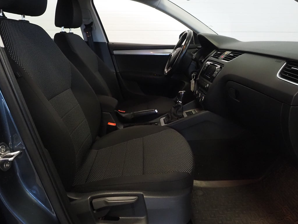 Skoda Octavia 1.6 TDI 110hk Greenline Pluspaket Dragkrok P-Sensorer 2015