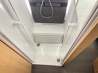 Husbil-halvintegrerad Adria CORAL PLUS 670 DC 24 av 28