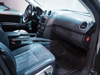 SUV Mercedes-Benz ML 7 av 24