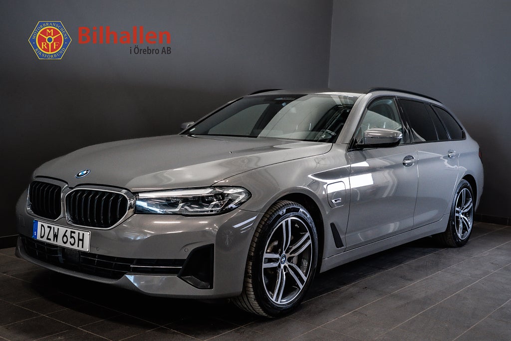 BMW 530e xDrive Touring Kamera Navigation M-Ratt Dragkrok Läder