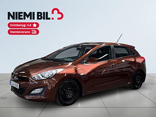 Hyundai i30 1.6 CRDi Select S&V-däck/Dragkrok/Motorvärmare – bild 1