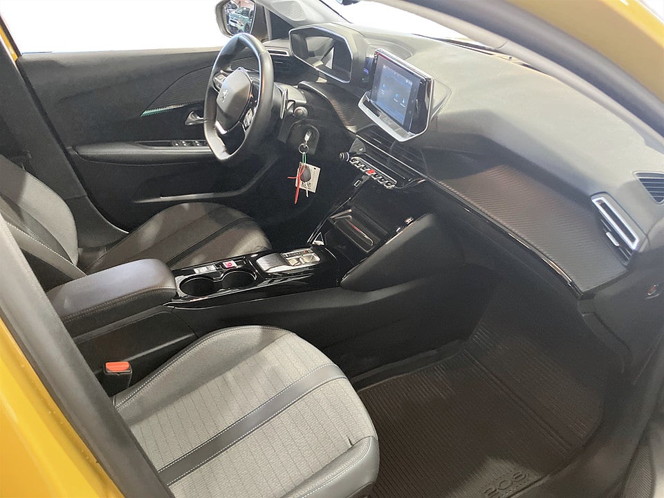Bild på Peugeot 208 Allure Pack 1.2 PT 100hk Aut NYSERVAD
